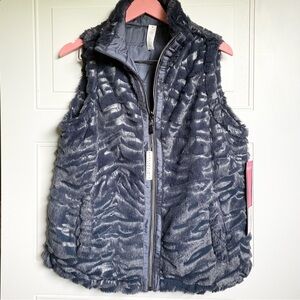 NWT Reversible Faux Fur Puffer Vest Medium
